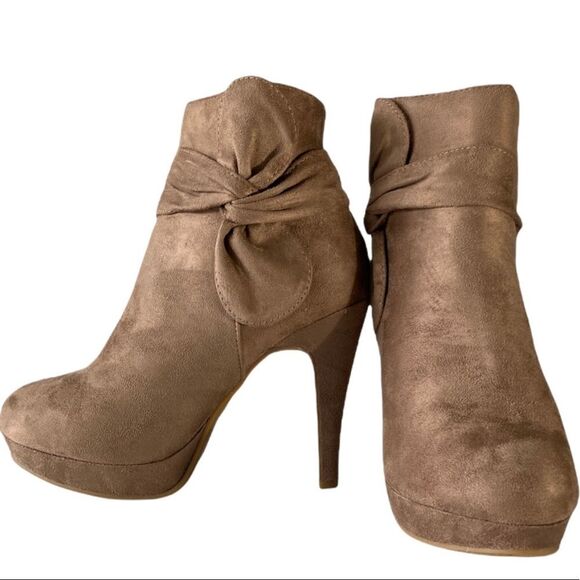 Taupe Faux Suede Size 9  Women’s Shoes Top Moda - Picture 1 of 5